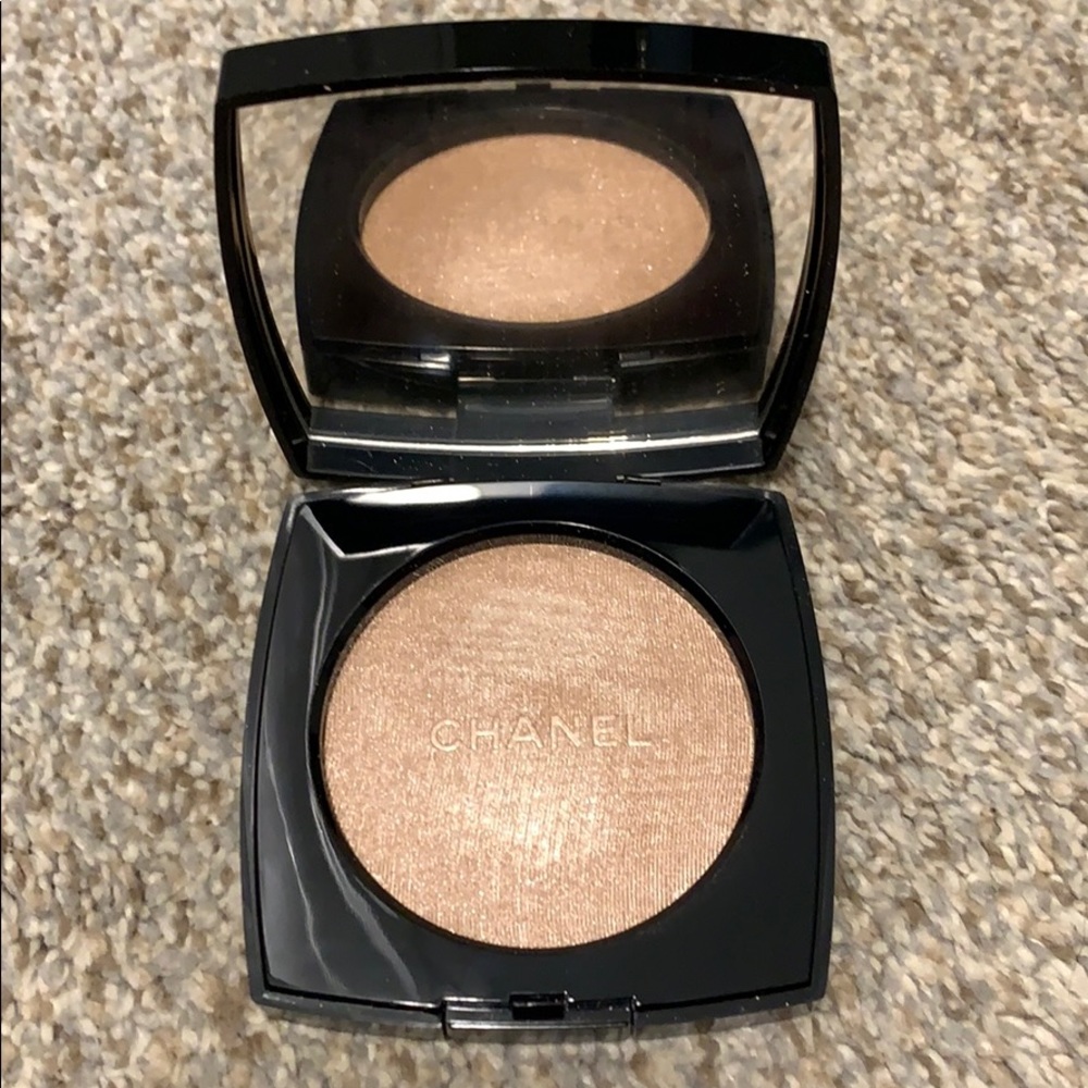 Chanel highlighting powder